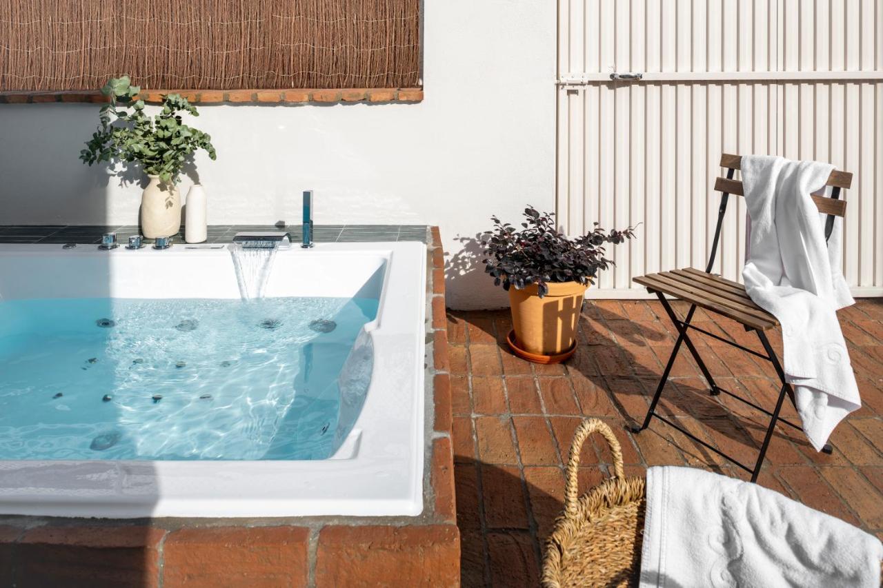 Magno Apartments Robles With Jacuzzi And Private Parking Sevilla Buitenkant foto