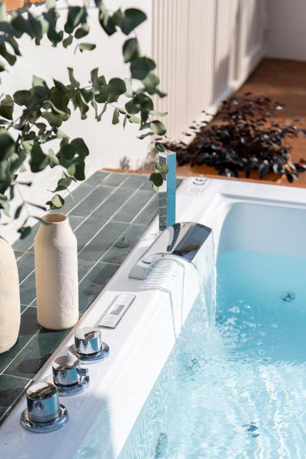 Magno Apartments Robles With Jacuzzi And Private Parking Sevilla Buitenkant foto
